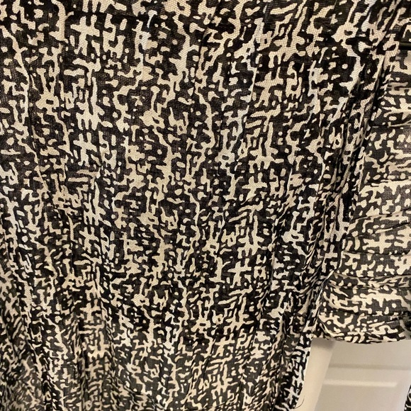 Lightweight Black and White Long Patterned Scarf with Fringe - Picture 3 of 5